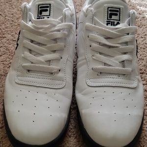 white and navy Fila Mens Size 11